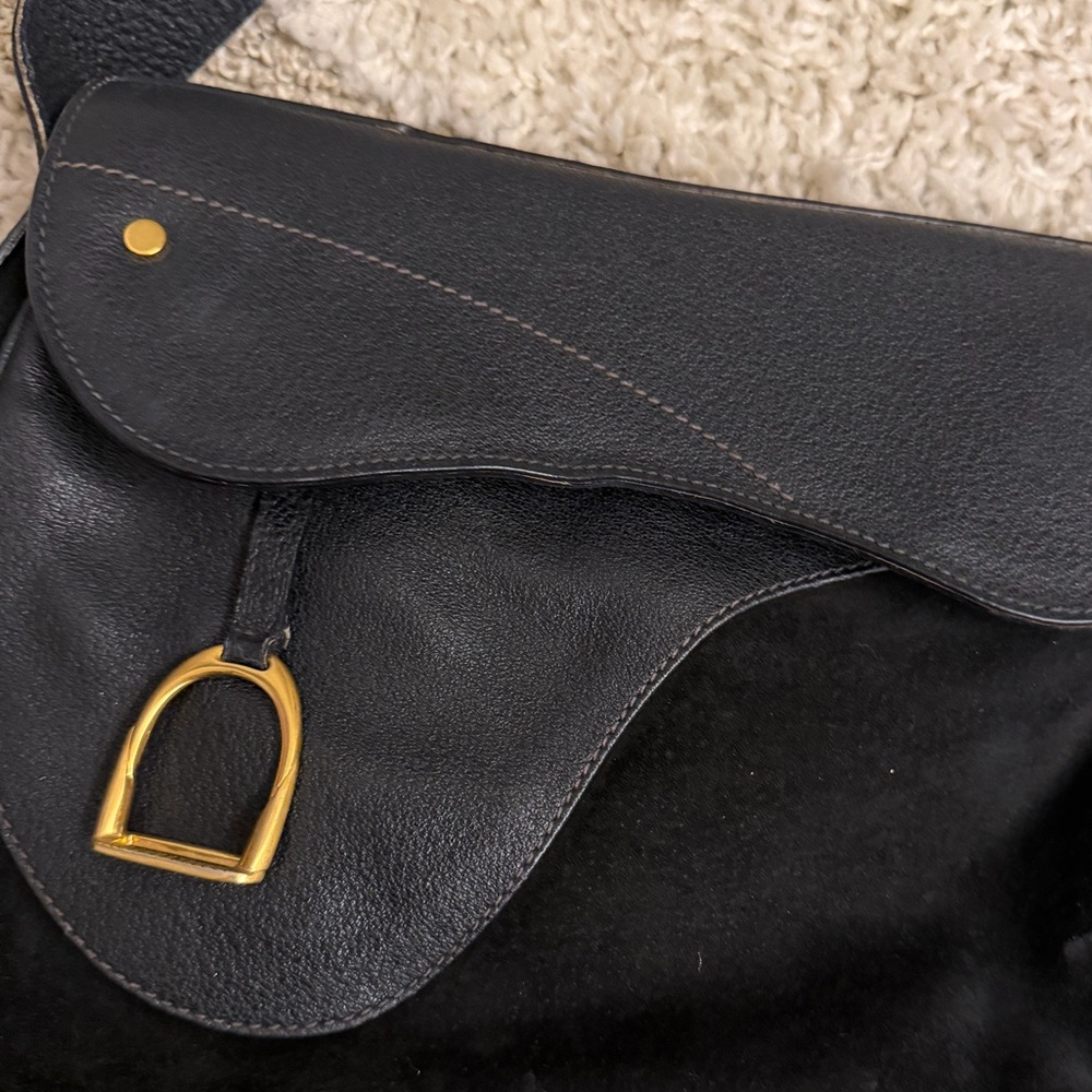 Gucci Vintage Black Shoulder Bag with Gold Detail - Picture 3 of 8